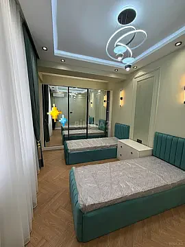 Satılır 4 otaqlı mənzil 139 m²