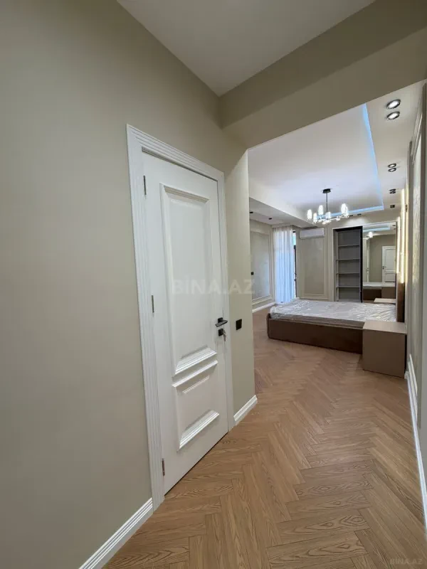 Satılır 4 otaqlı mənzil 139 m²