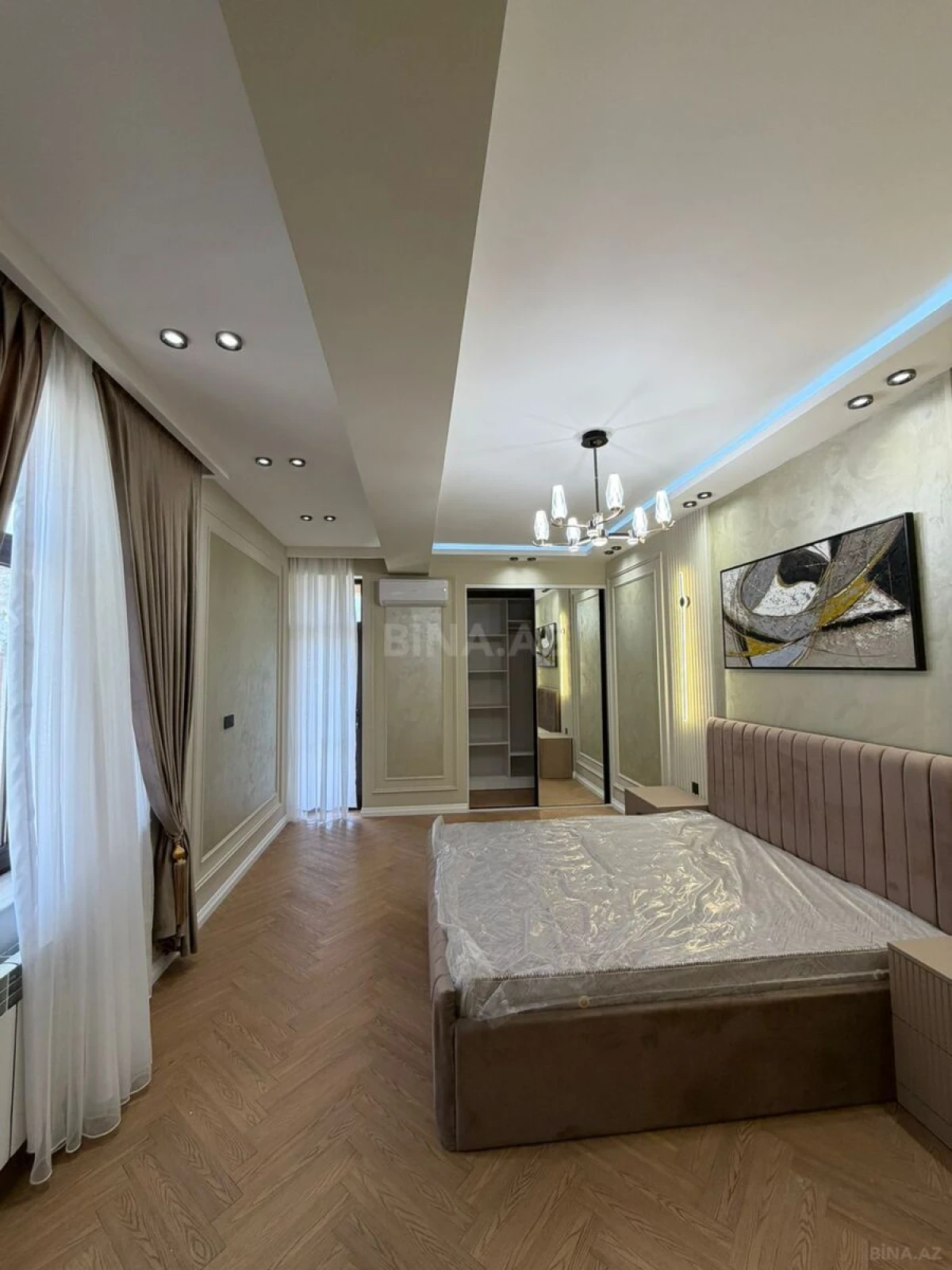 Satılır 4 otaqlı mənzil 139 m²