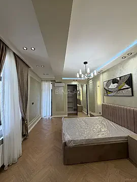 Satılır 4 otaqlı mənzil 139 m²