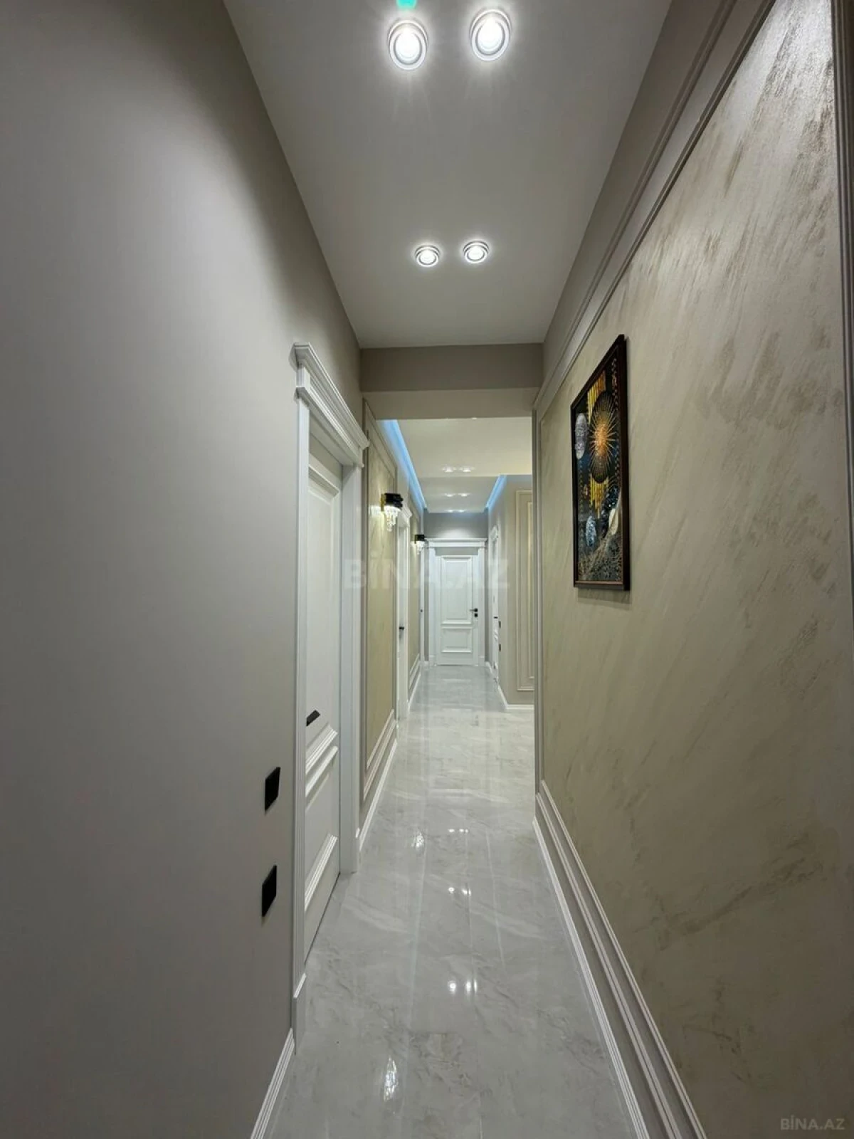 Satılır 4 otaqlı mənzil 139 m²