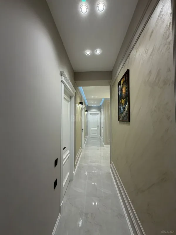 Satılır 4 otaqlı mənzil 139 m²