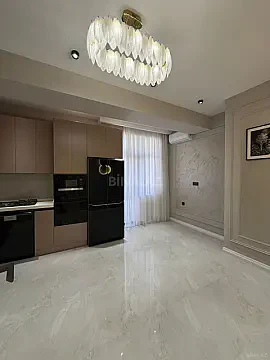 Satılır 4 otaqlı mənzil 139 m²