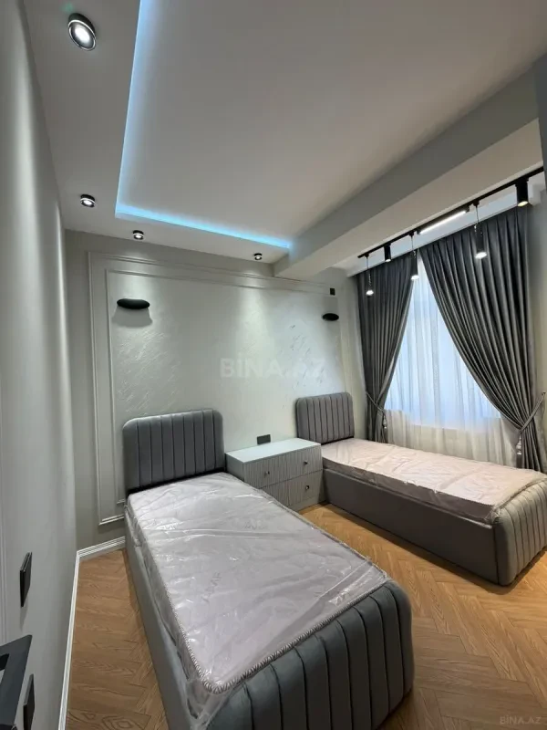 Satılır 4 otaqlı mənzil 139 m²