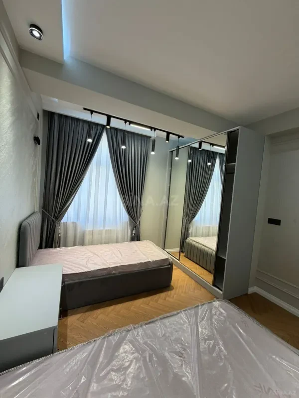 Satılır 4 otaqlı mənzil 139 m²