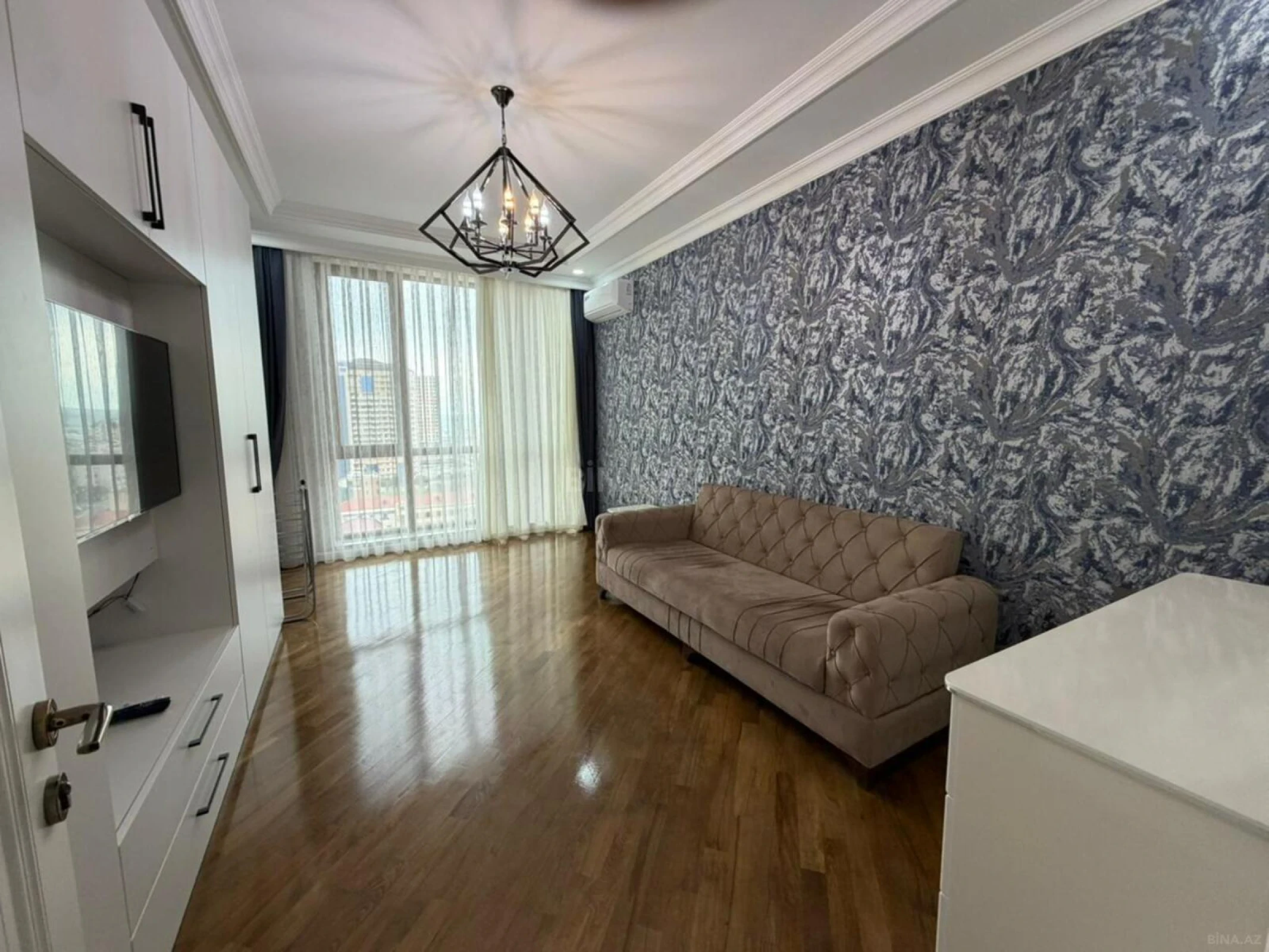 Kirayə verilir 2 otaqlı mənzil 75 m²