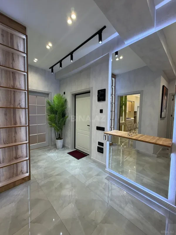 Satılır 2 otaqlı mənzil 82 m²