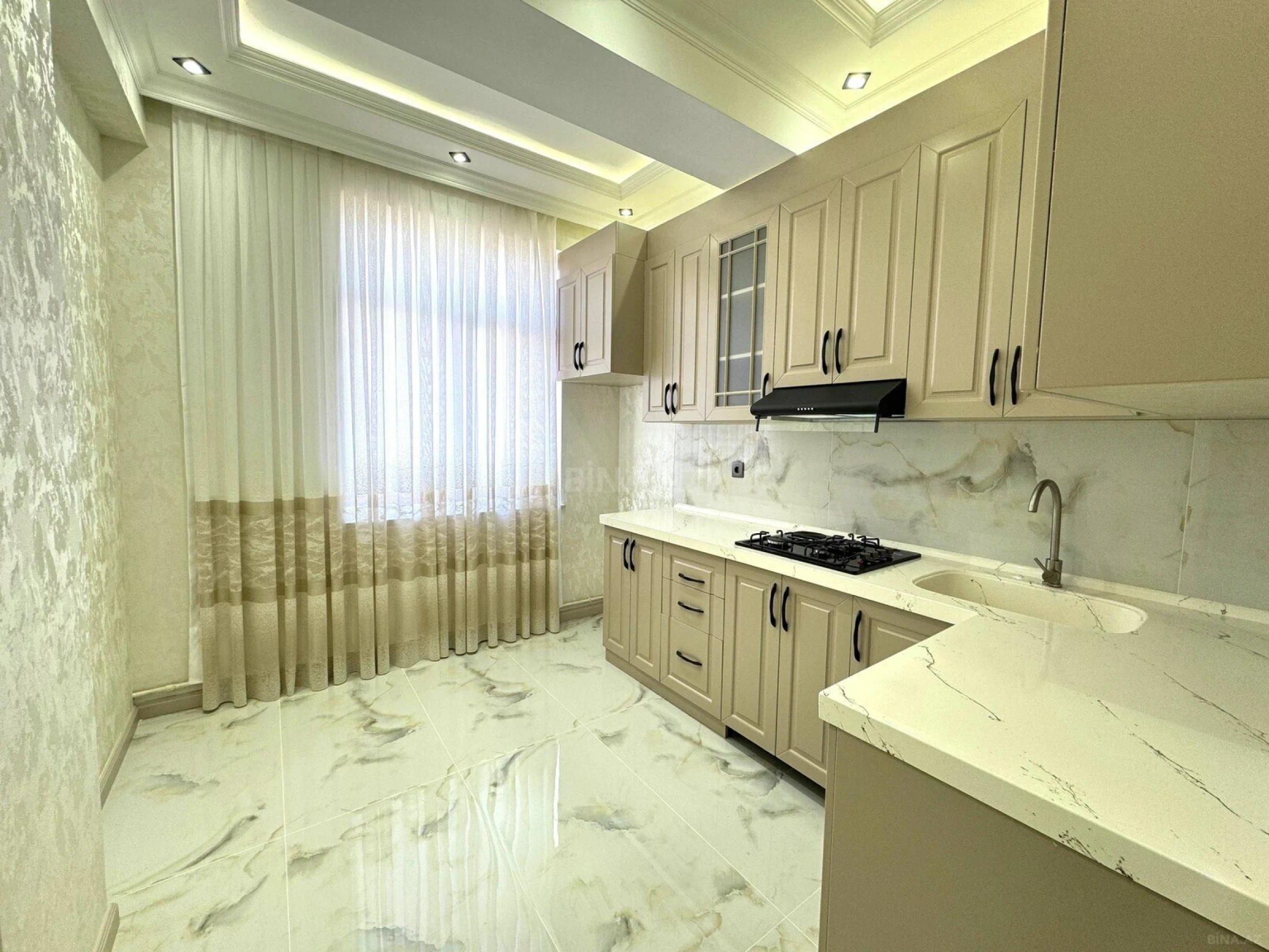 Satılır 3 otaqlı mənzil 92 m²