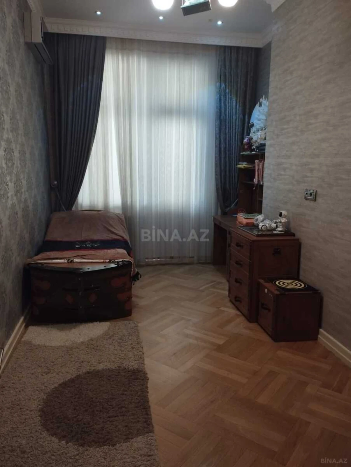 Kirayə verilir 5 otaqlı mənzil 230 m²