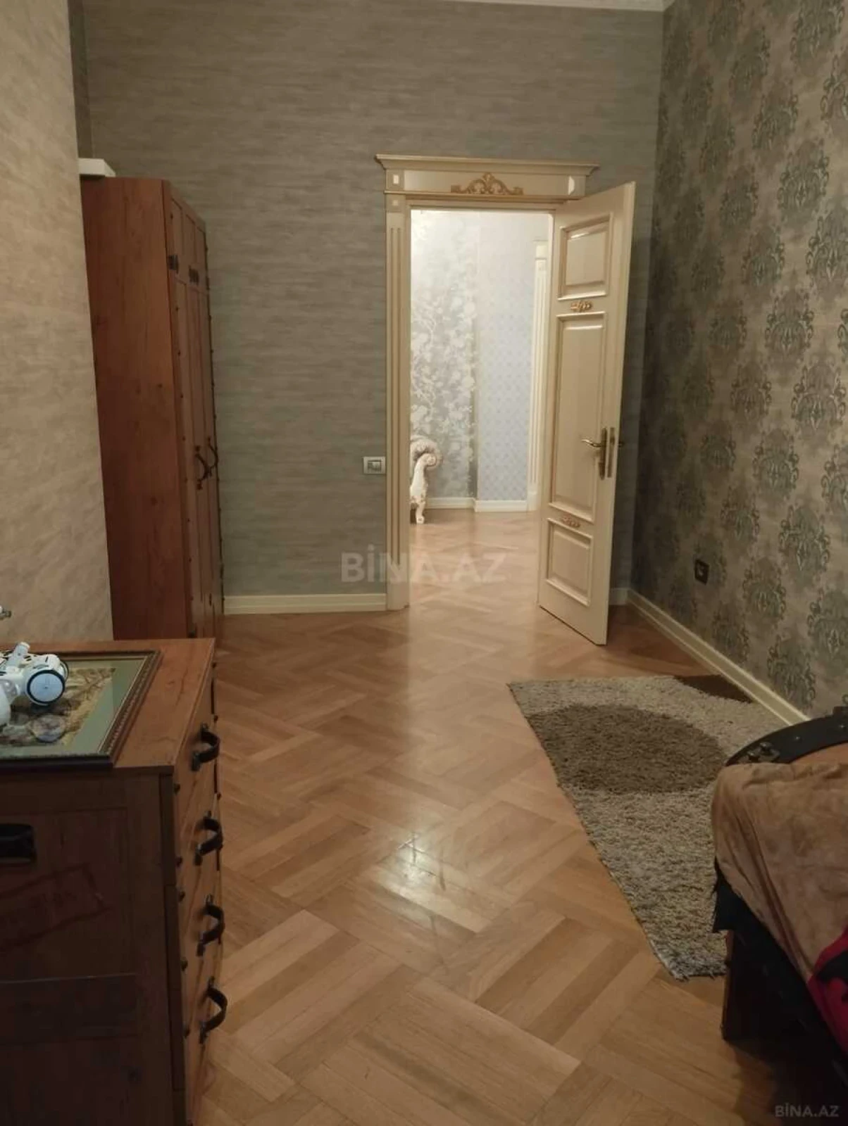 Kirayə verilir 5 otaqlı mənzil 230 m²