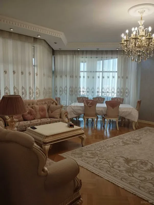 Kirayə verilir 5 otaqlı mənzil 230 m²