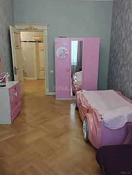Kirayə verilir 5 otaqlı mənzil 230 m²