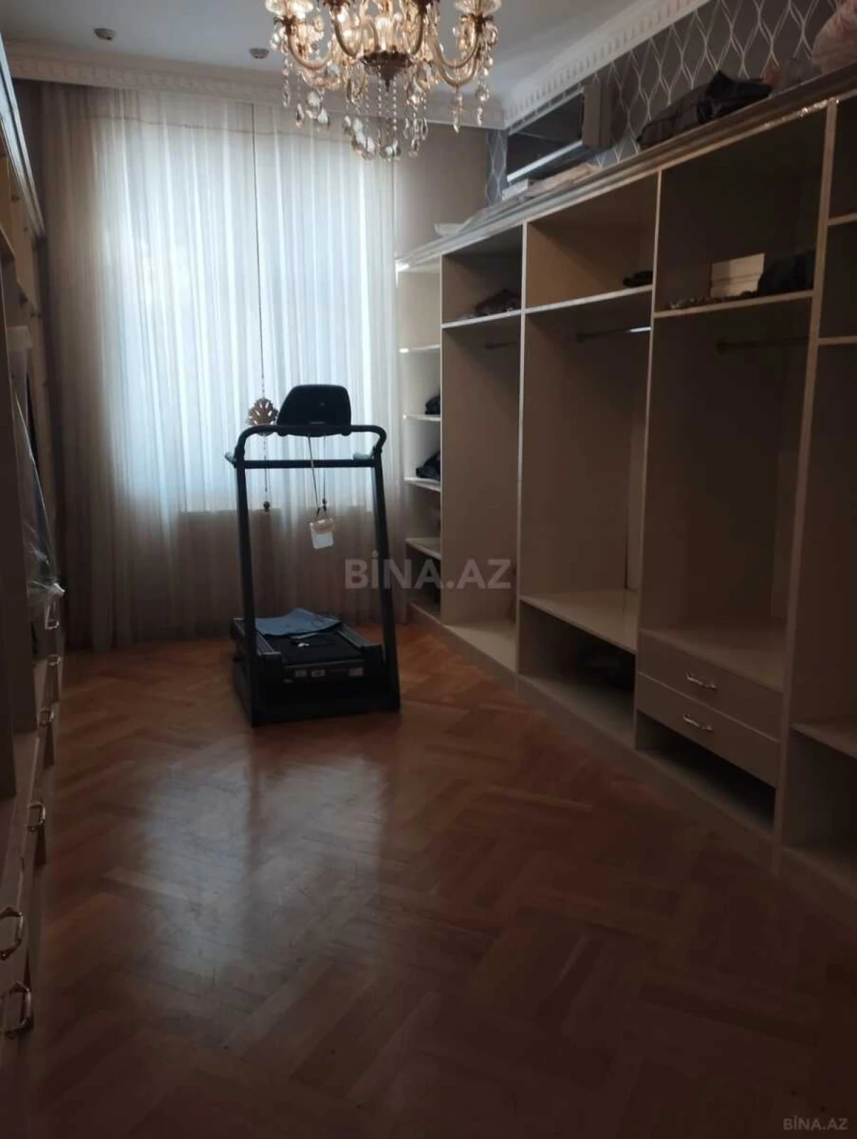 Kirayə verilir 5 otaqlı mənzil 230 m²