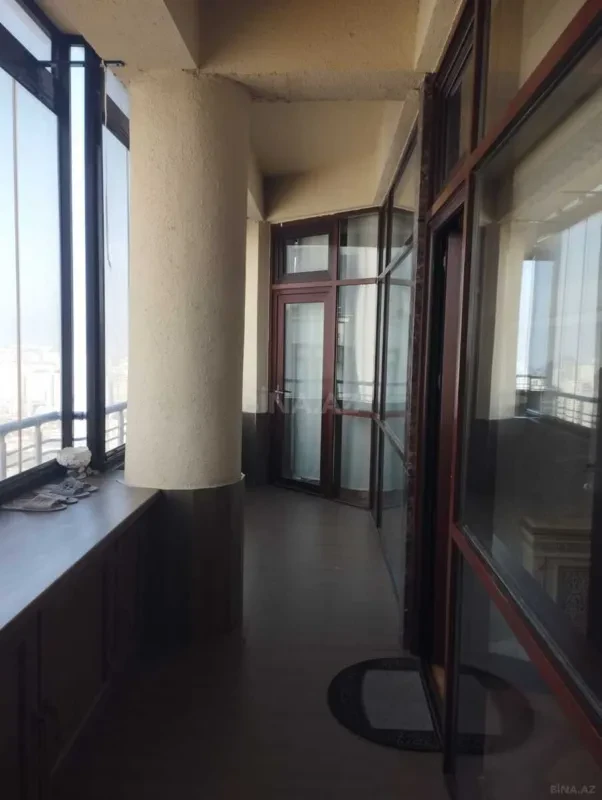 Kirayə verilir 5 otaqlı mənzil 230 m²