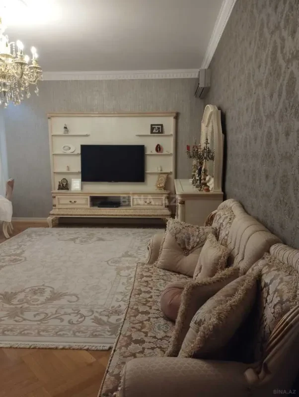 Kirayə verilir 5 otaqlı mənzil 230 m²