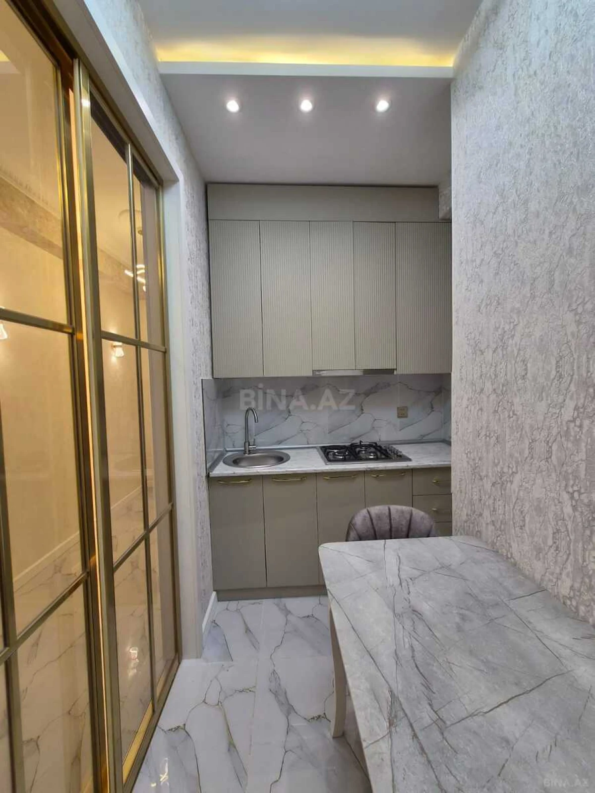 Satılır 2 otaqlı mənzil 90 m²
