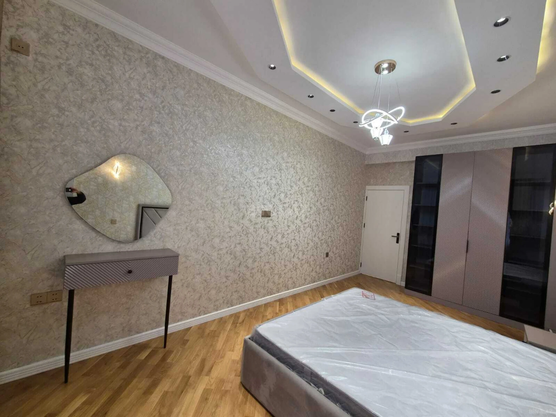 Satılır 2 otaqlı mənzil 90 m²