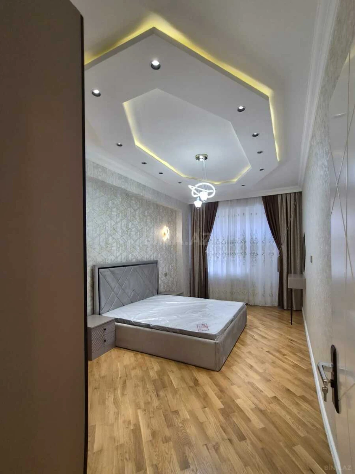 Satılır 2 otaqlı mənzil 90 m²