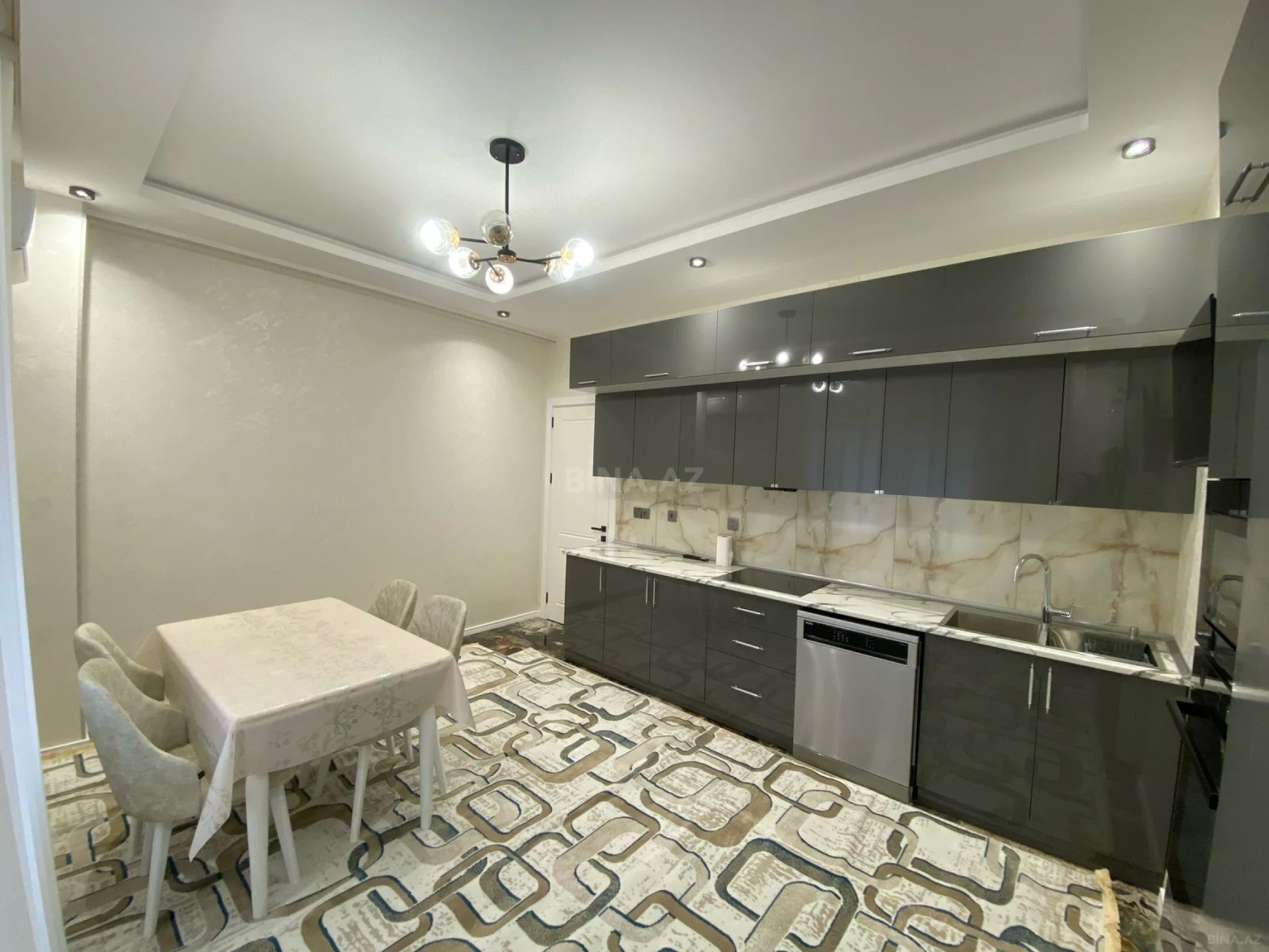 Kirayə verilir 3 otaqlı mənzil 140 m²
