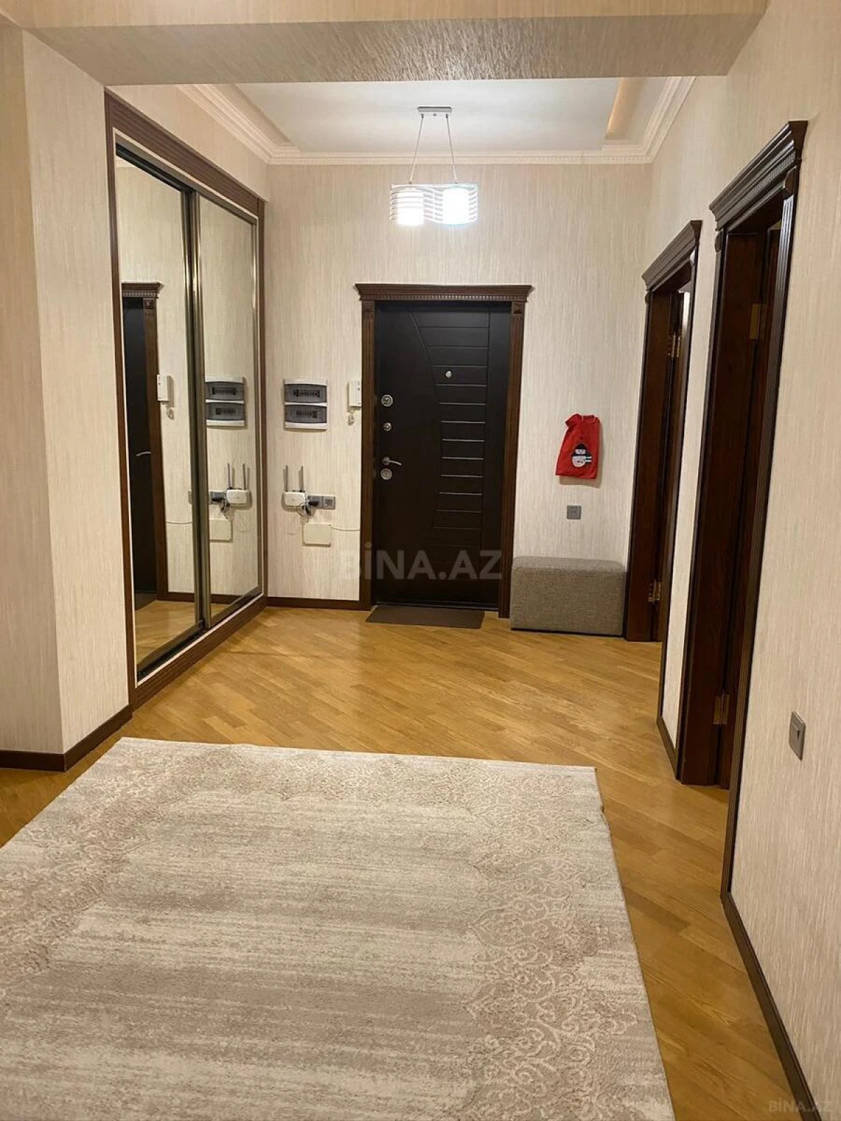 Satılır 2 otaqlı mənzil 117 m²