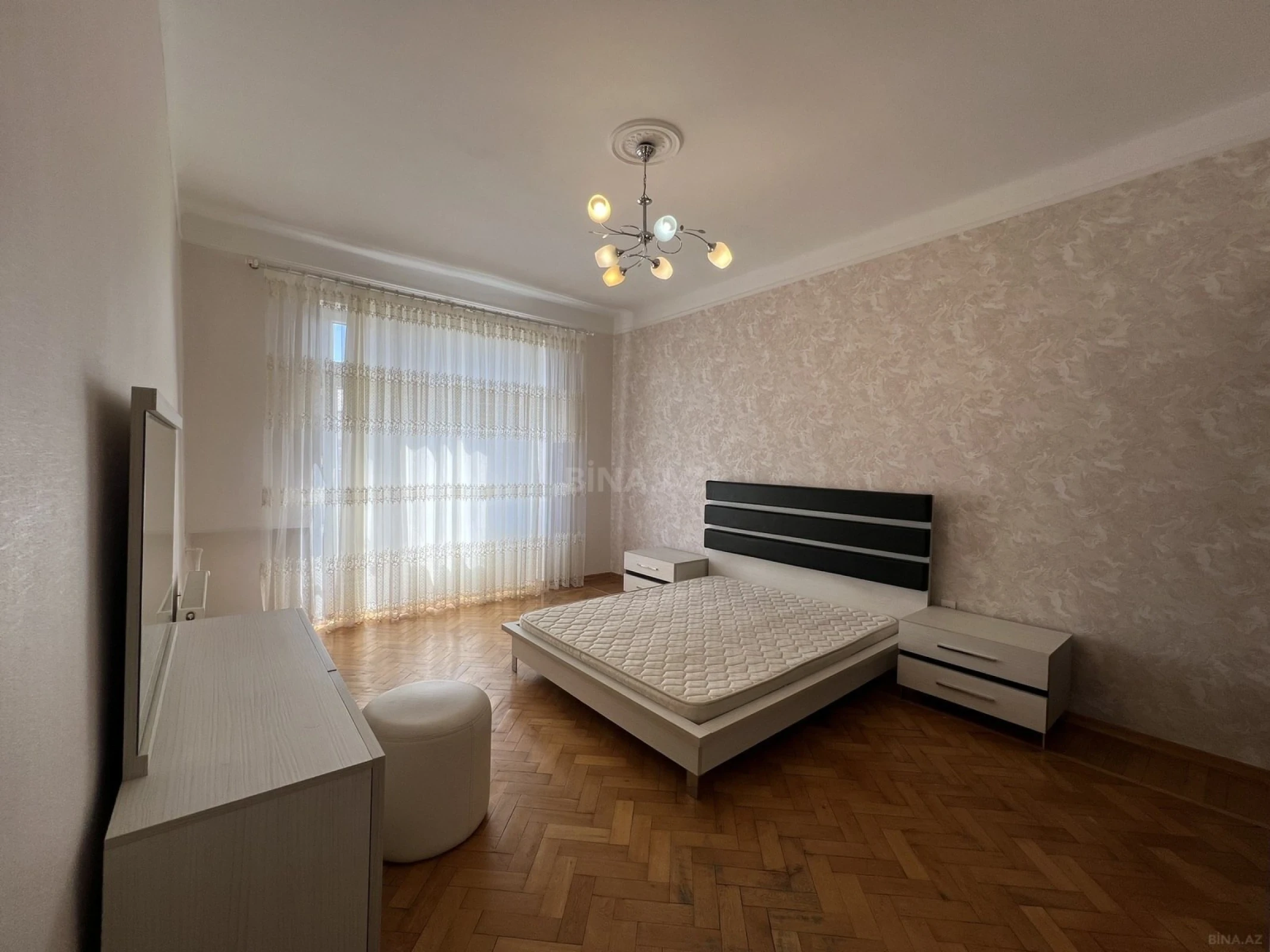 Satılır 3 otaqlı mənzil 110 m²