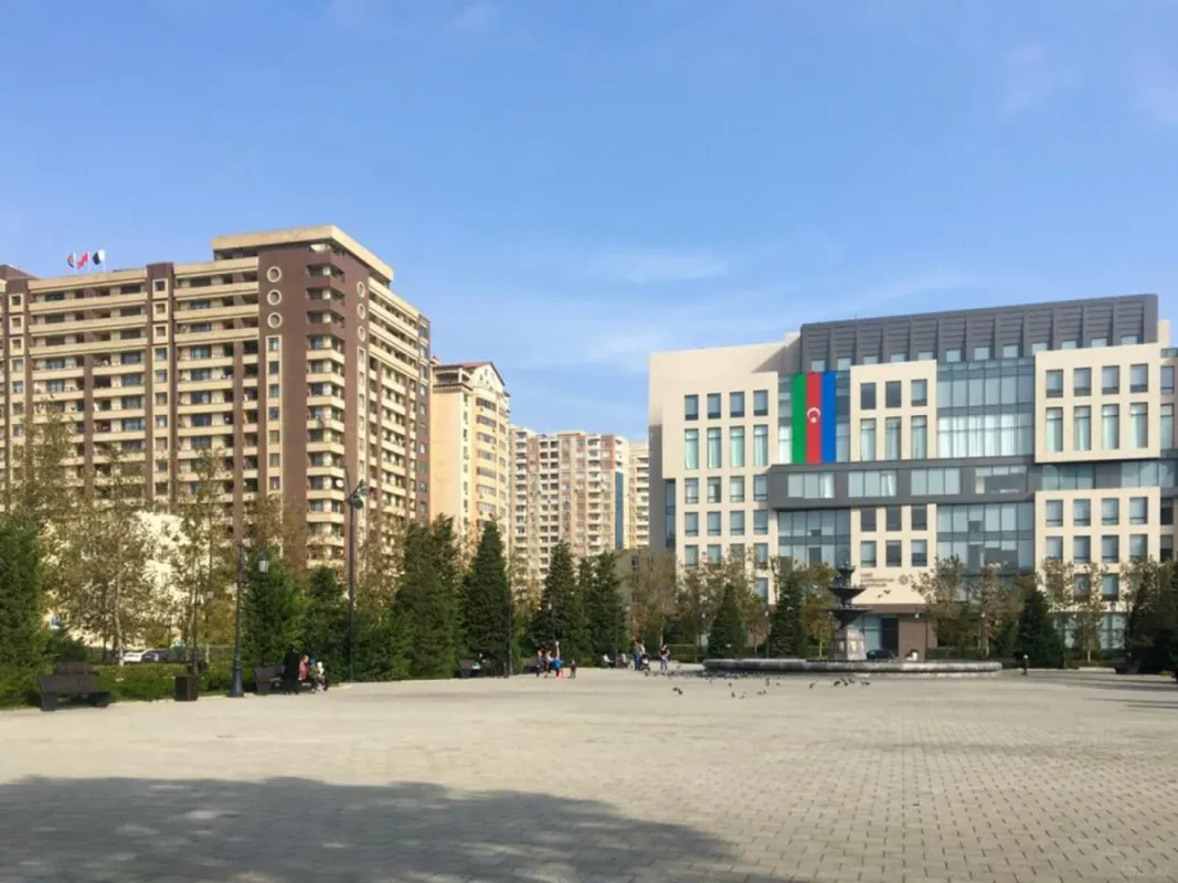 Satılır 3 otaqlı mənzil 110 m²