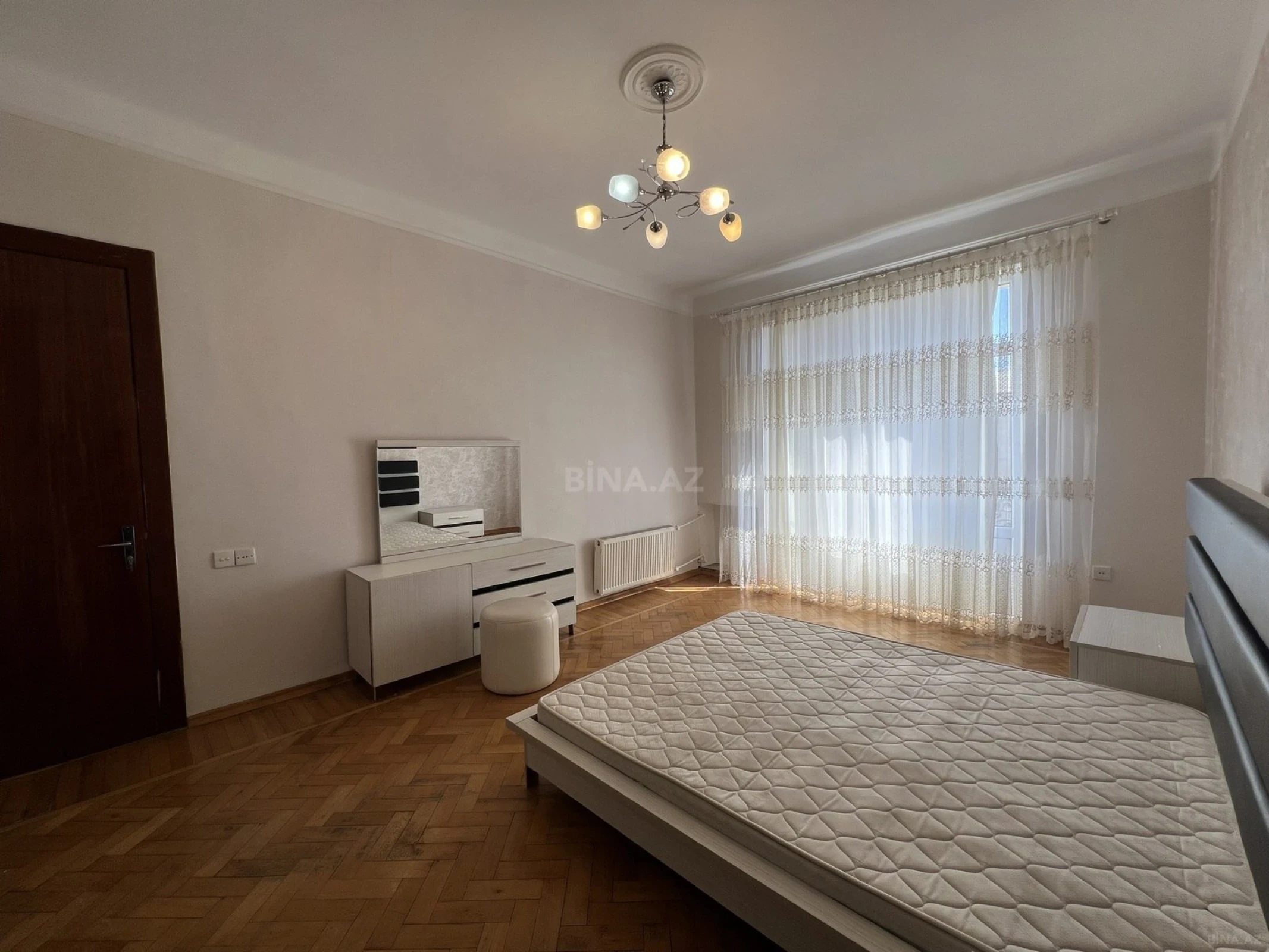 Satılır 3 otaqlı mənzil 110 m²