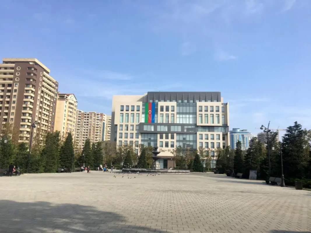 Satılır 3 otaqlı mənzil 110 m²