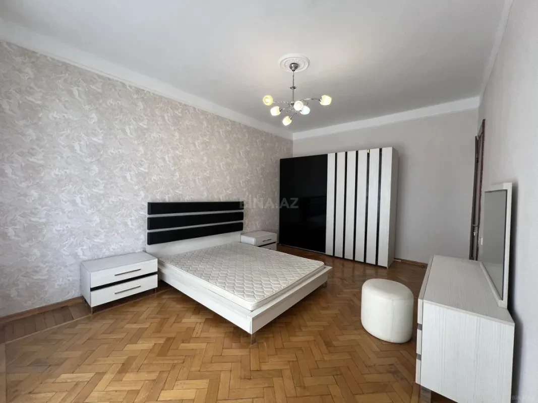 Satılır 3 otaqlı mənzil 110 m²