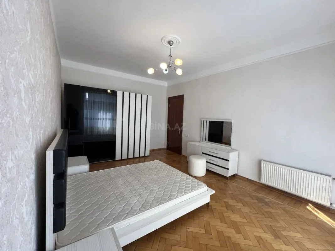 Satılır 3 otaqlı mənzil 110 m²