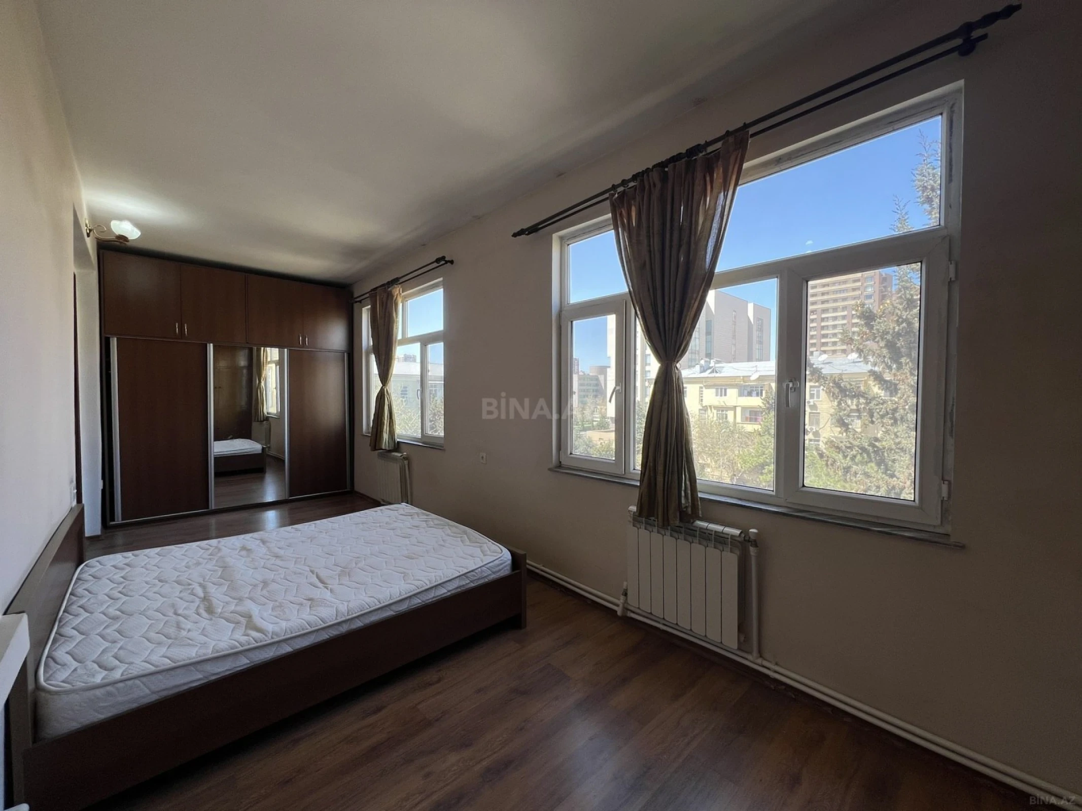 Satılır 3 otaqlı mənzil 110 m²