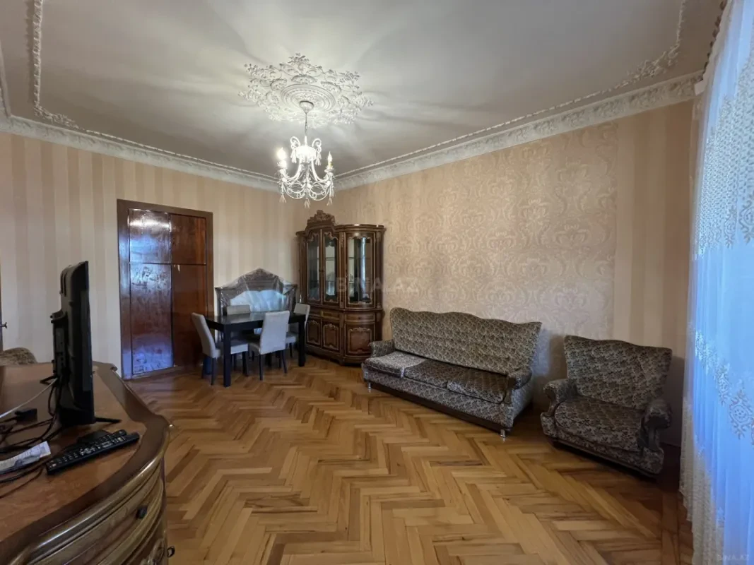 Satılır 3 otaqlı mənzil 110 m²