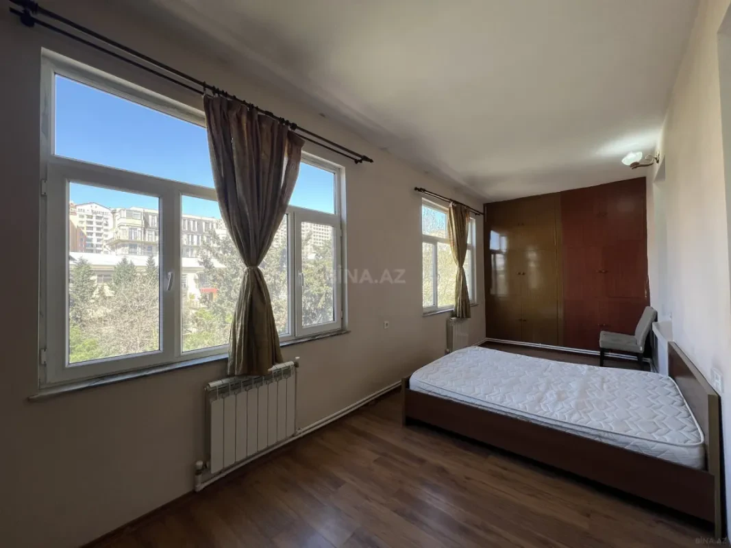 Satılır 3 otaqlı mənzil 110 m²