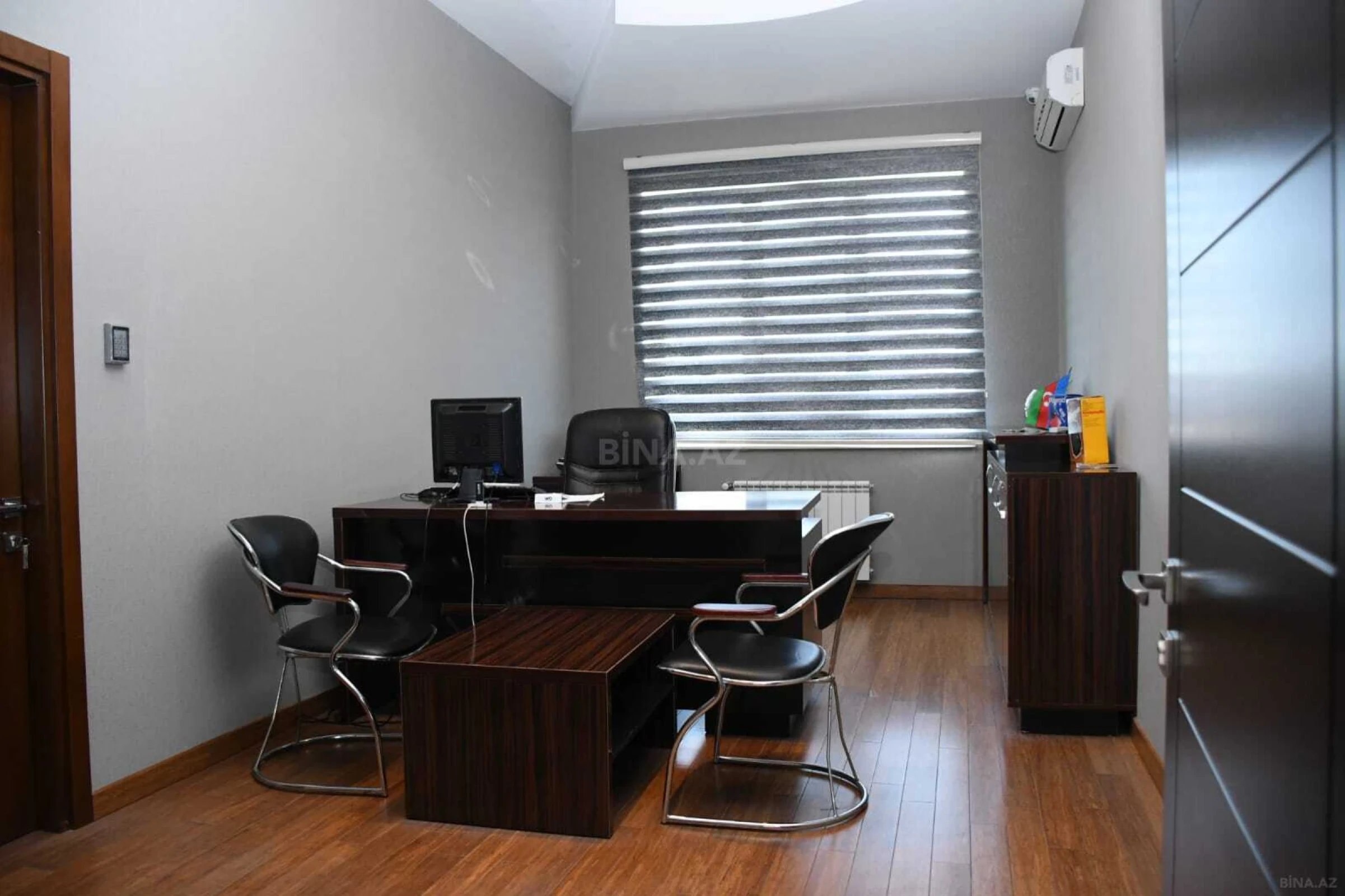 Kirayə verilir 6 otaqlı ofis 320 m²