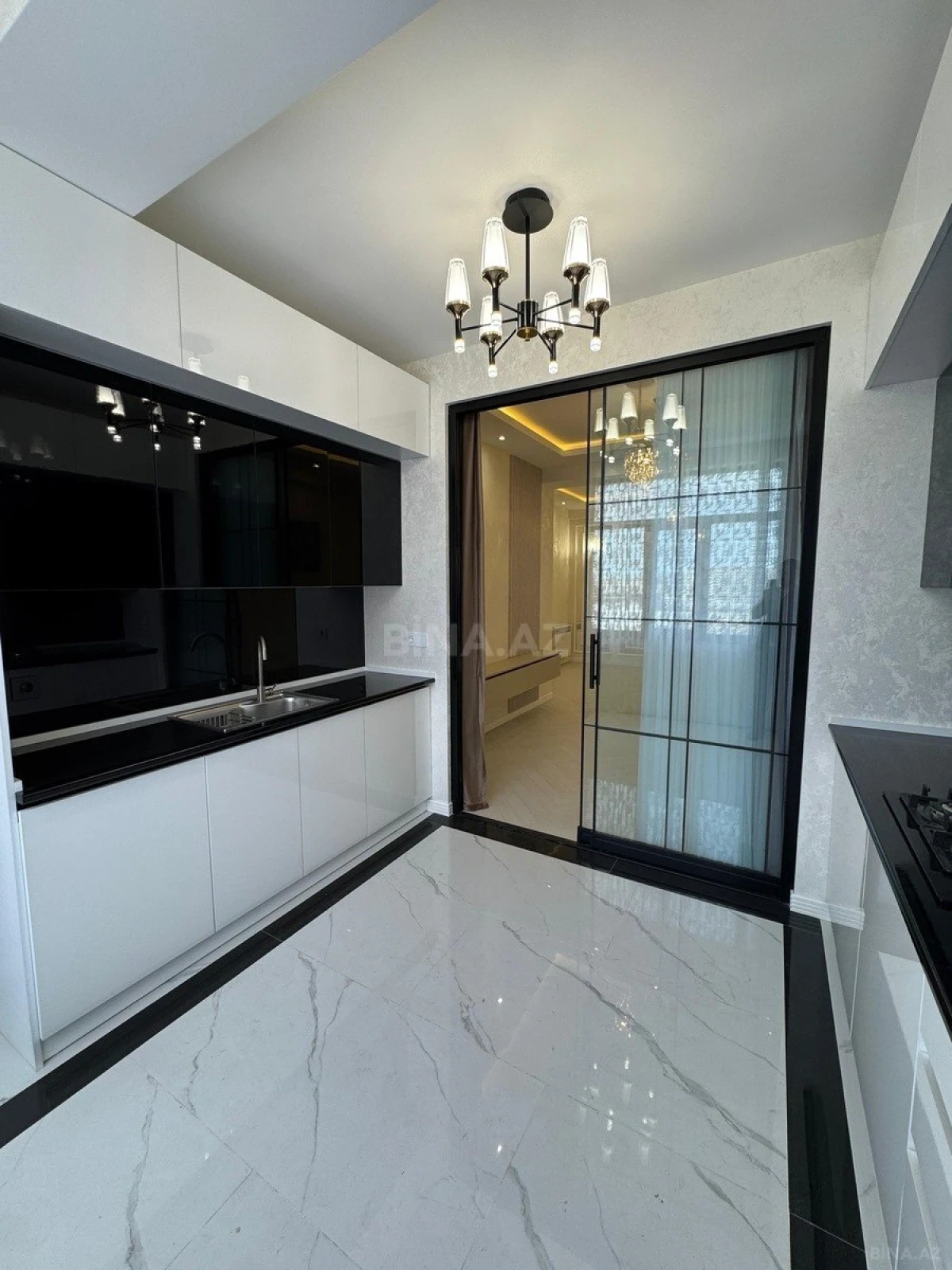 Satılır 3 otaqlı mənzil 104 m²