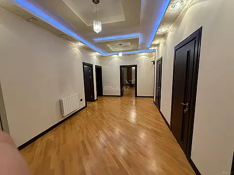 Kirayə verilir 3 otaqlı mənzil 127 m²