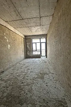 Satılır 4 otaqlı mənzil 196 m²