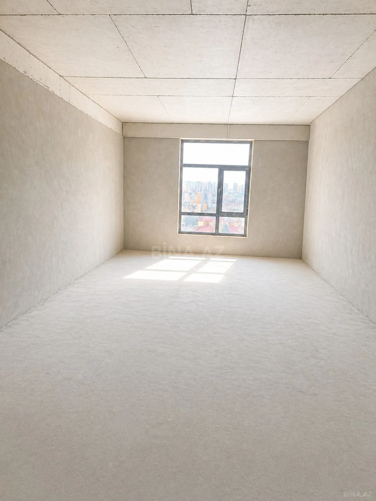 Satılır 4 otaqlı mənzil 196 m²