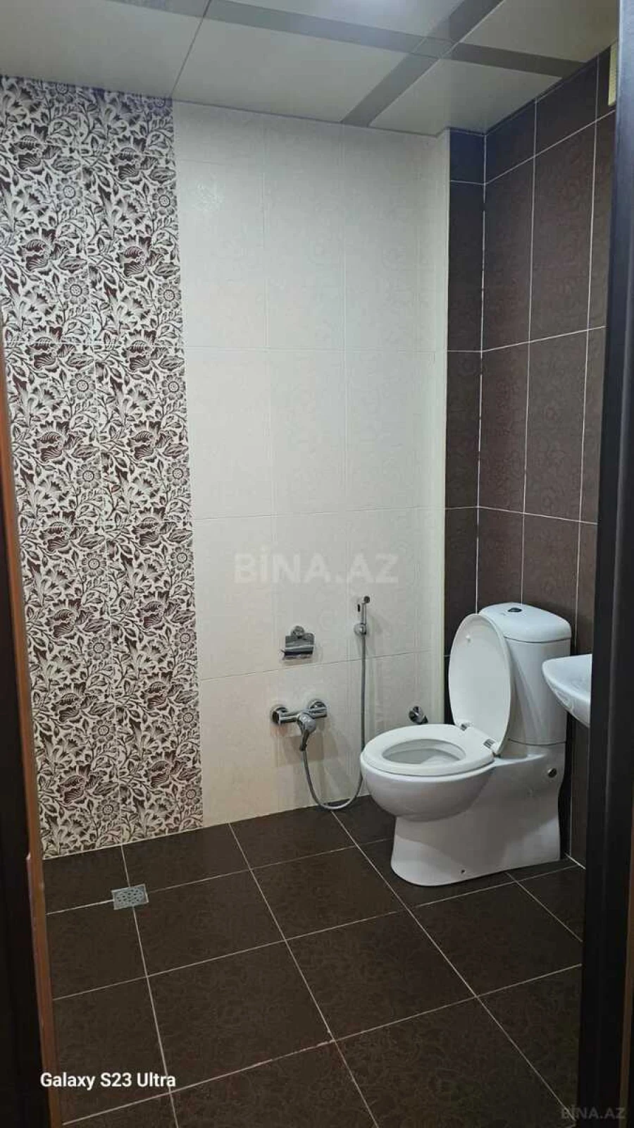 Kirayə verilir 4 otaqlı mənzil 136 m²