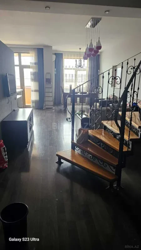 Kirayə verilir 4 otaqlı mənzil 136 m²