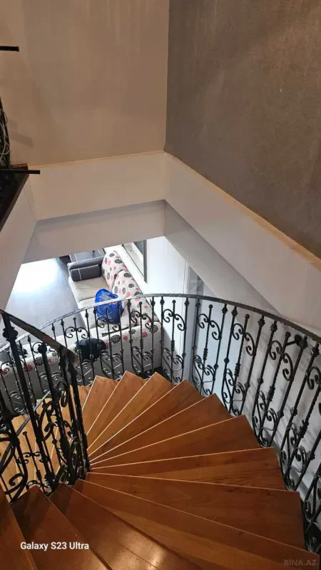 Kirayə verilir 4 otaqlı mənzil 136 m²