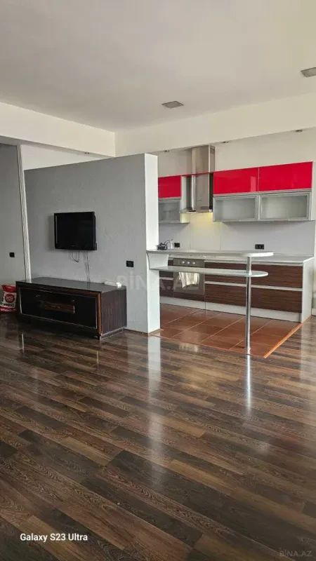 Kirayə verilir 4 otaqlı mənzil 136 m²