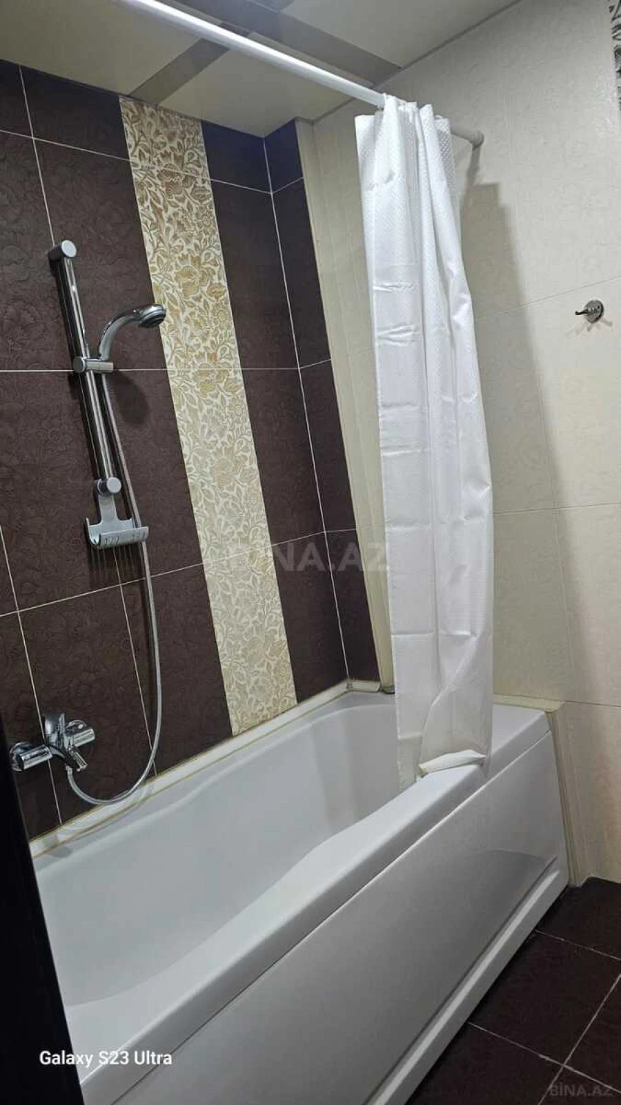 Kirayə verilir 4 otaqlı mənzil 136 m²