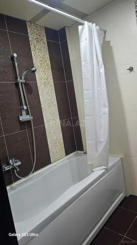 Kirayə verilir 4 otaqlı mənzil 136 m²