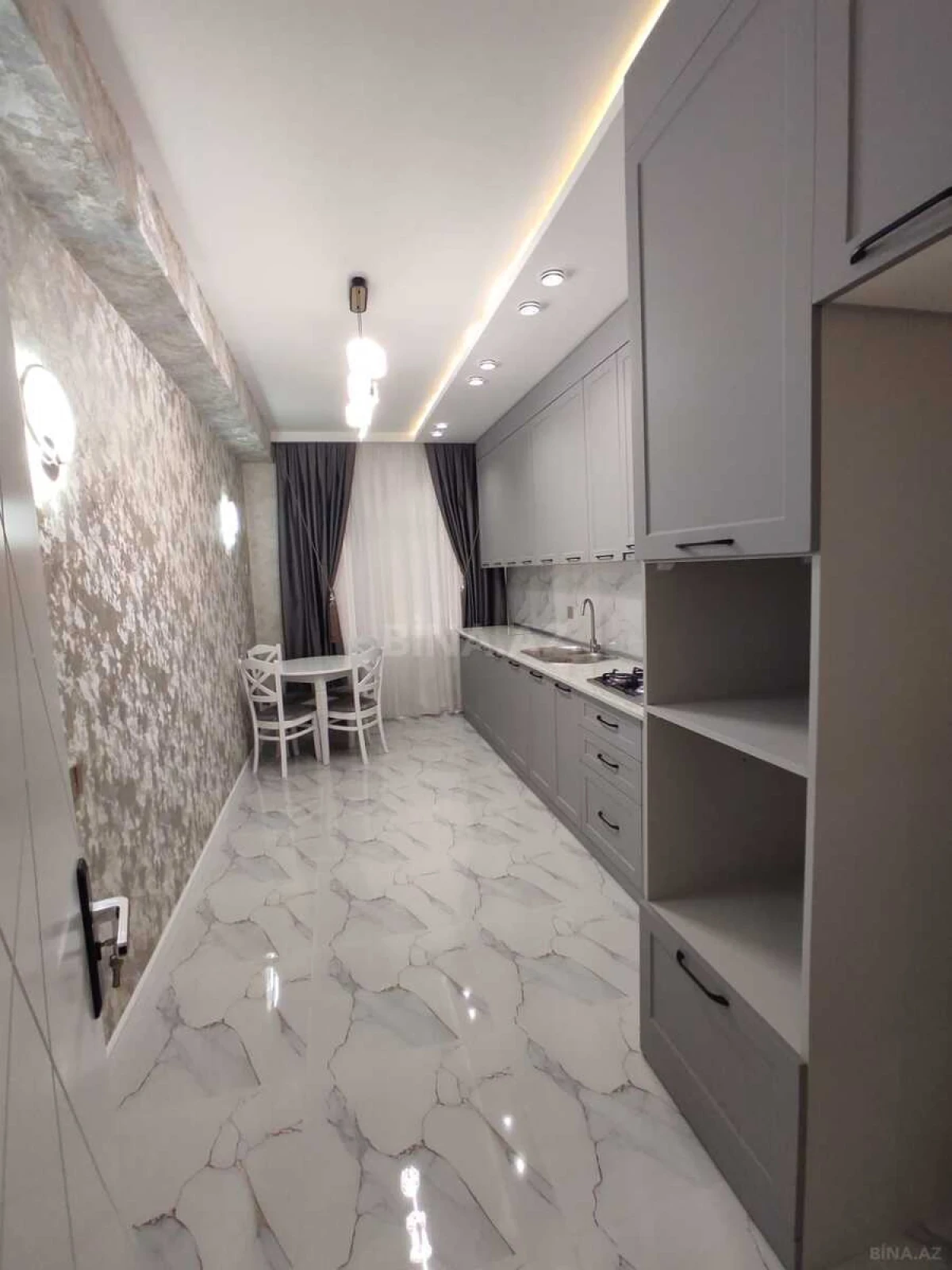 Satılır 2 otaqlı mənzil 88 m²