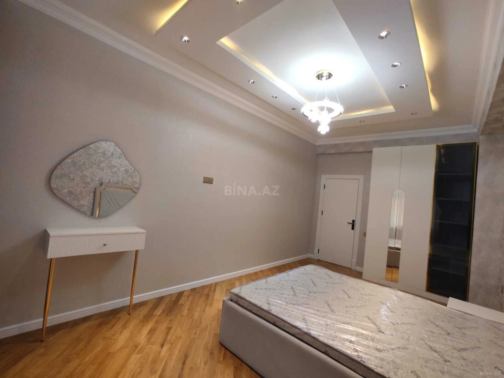 Satılır 2 otaqlı mənzil 88 m²