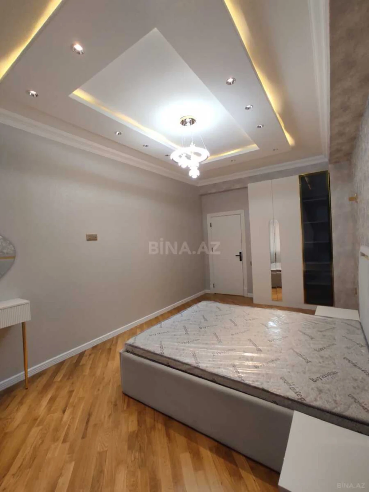 Satılır 2 otaqlı mənzil 88 m²