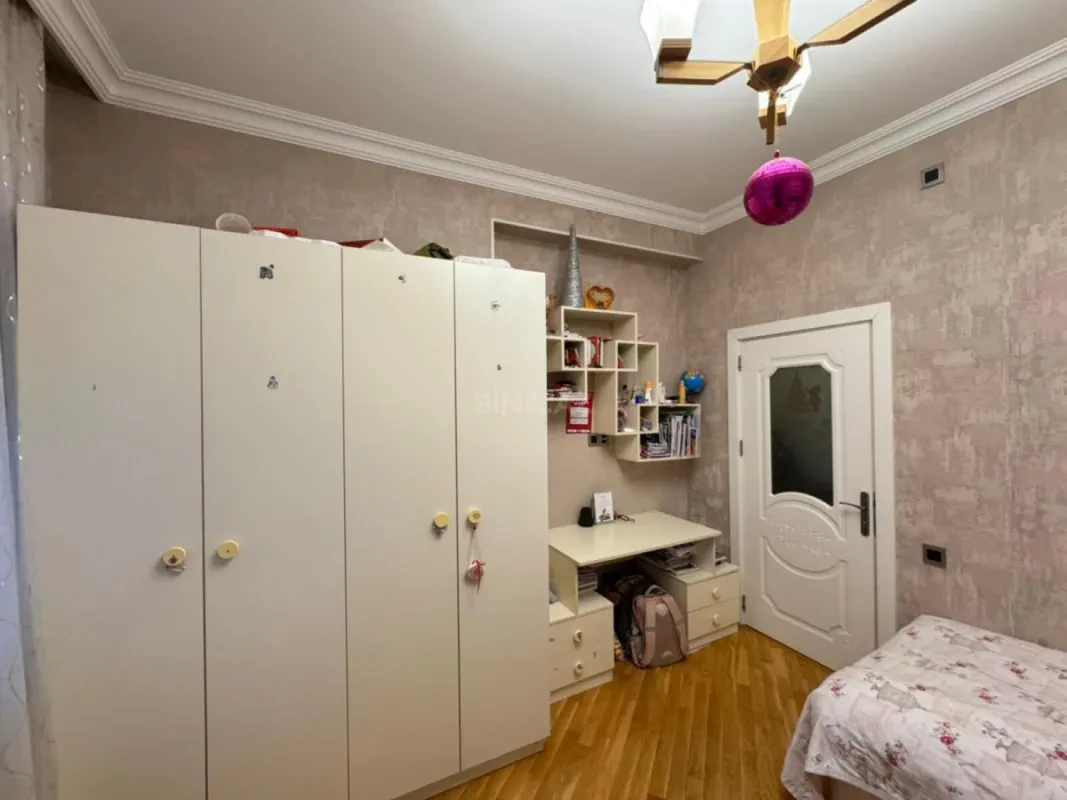 Satılır 3 otaqlı mənzil 105 m²