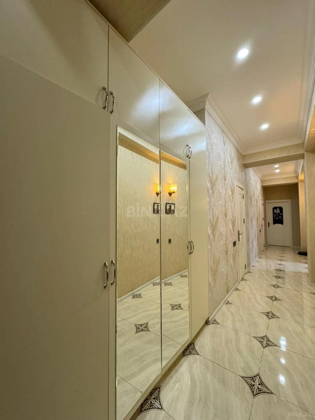 Satılır 3 otaqlı mənzil 105 m²
