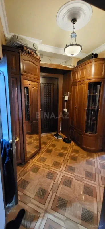 Kirayə verilir 2 otaqlı mənzil 70 m²